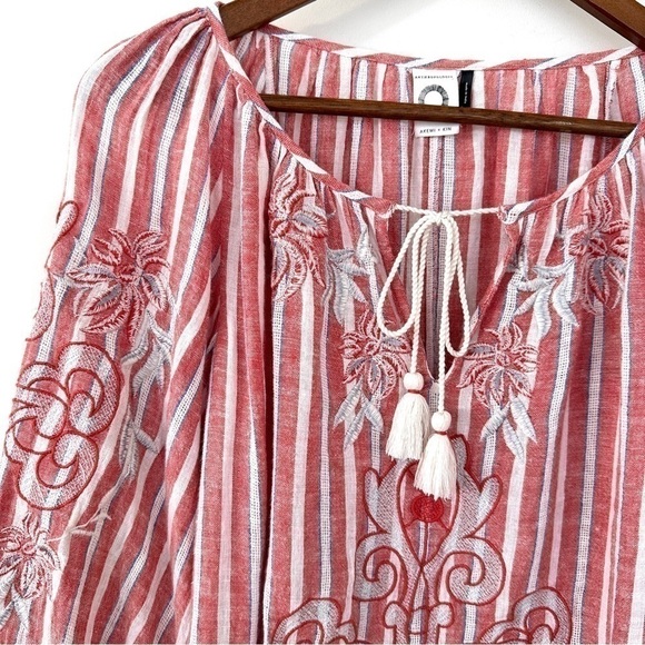 Anthropologie boho top with 3/4 length sleeves, loose  fitting, embroidered - Picture 3 of 13